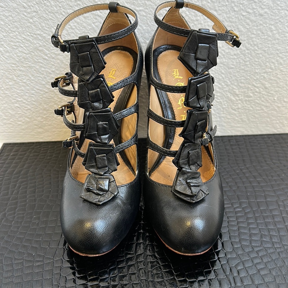 Beautiful LAMB Mary Jane pumps.